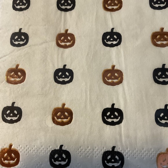HALLOWEEN Pumpkin Jack o Lantern  31 paper guest towels 3 ply - Picture 1 of 4